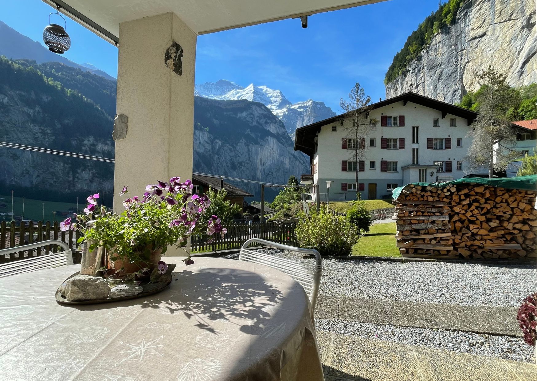 Terrasse mit Blick auf die Jungfrau