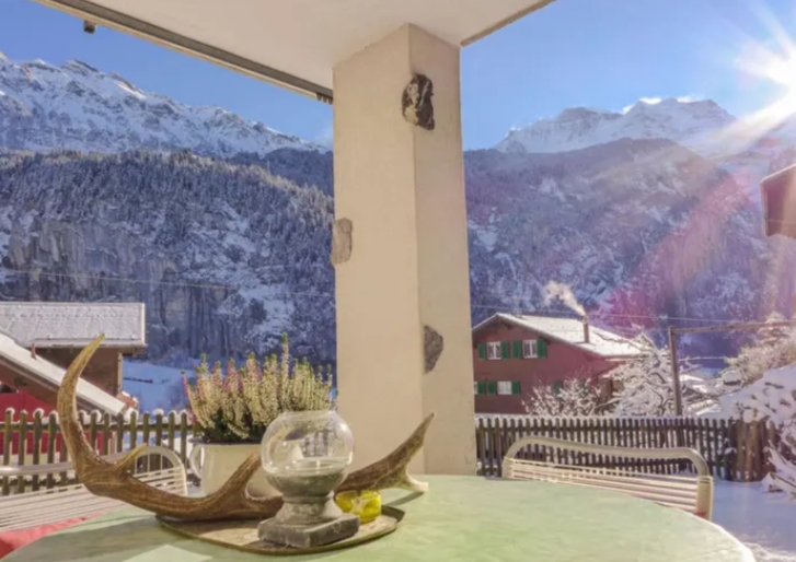 Terrasse im Winter mit Bergpanorama